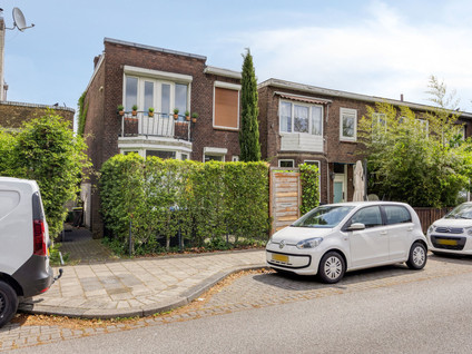 J.J.A. Goeverneurstraat 2
