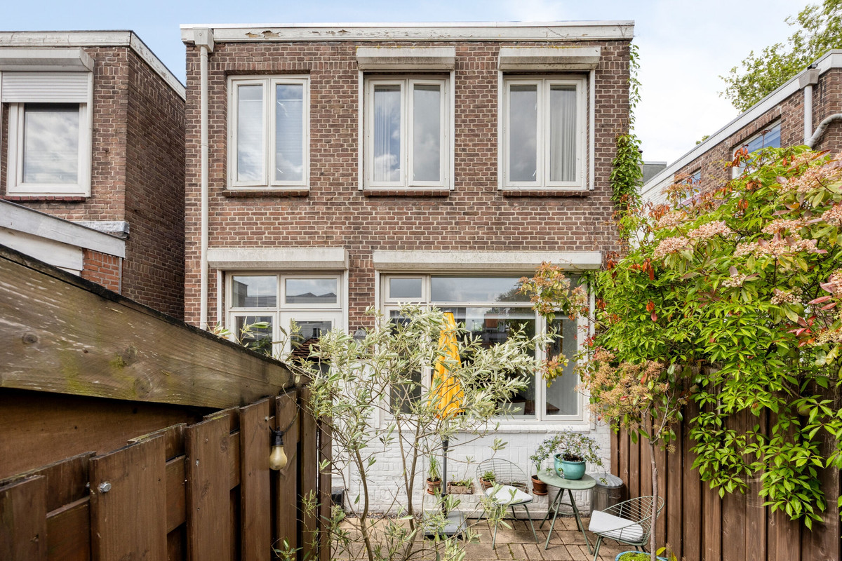 Vrijstaande woning te koop: J.J.A. Goeverneurstraat 2, Dordrecht