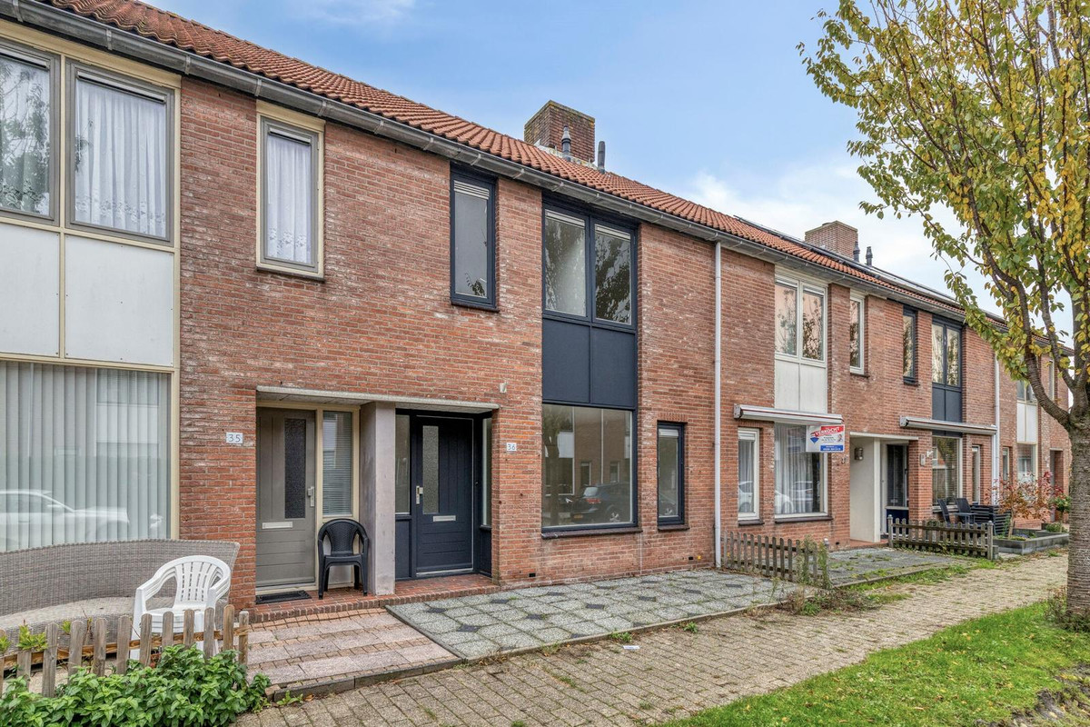 Tussenwoning te koop: Koolmees 36, Hoorn