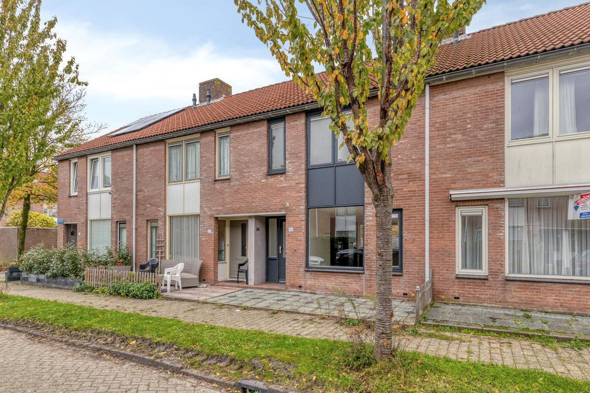 Tussenwoning te koop: Koolmees 36, Hoorn