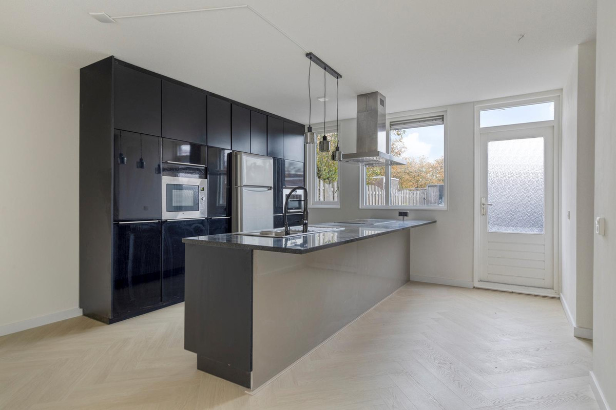 Tussenwoning te koop: Koolmees 36, Hoorn