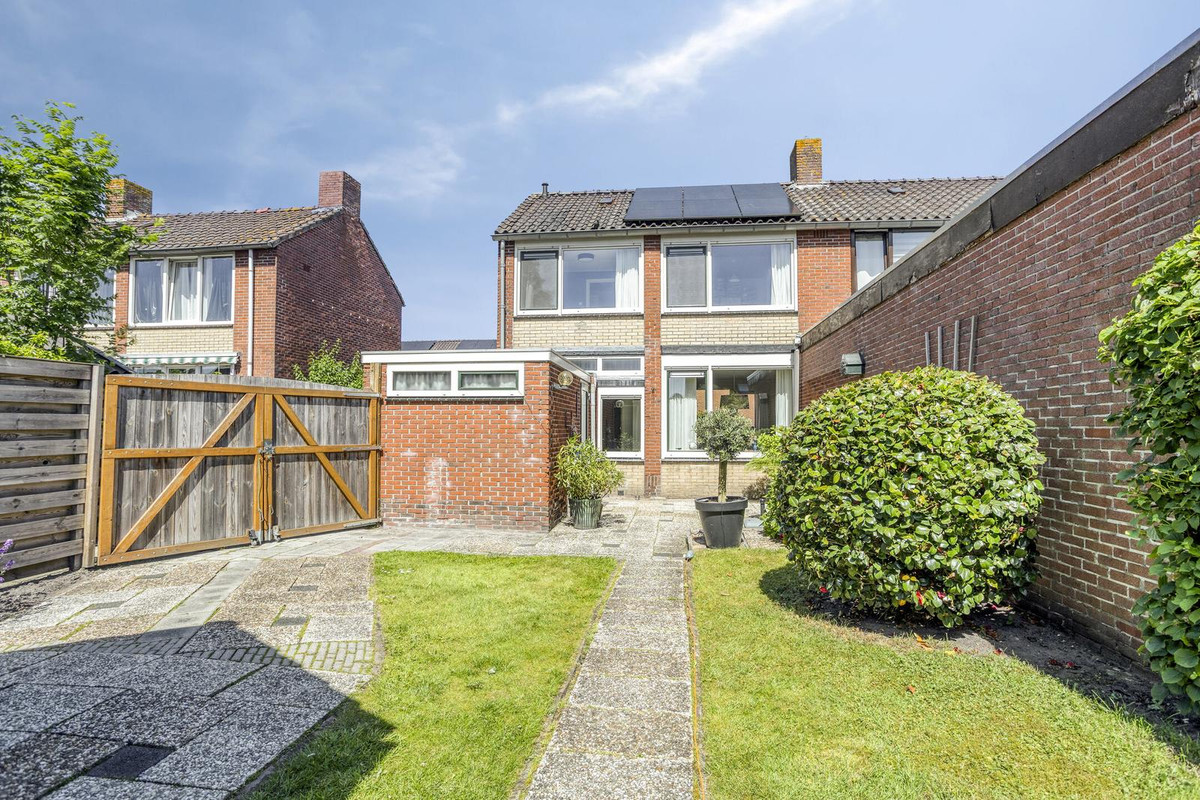 Hoekwoning te koop: Graaf Adolfstraat 17, Oude Pekela