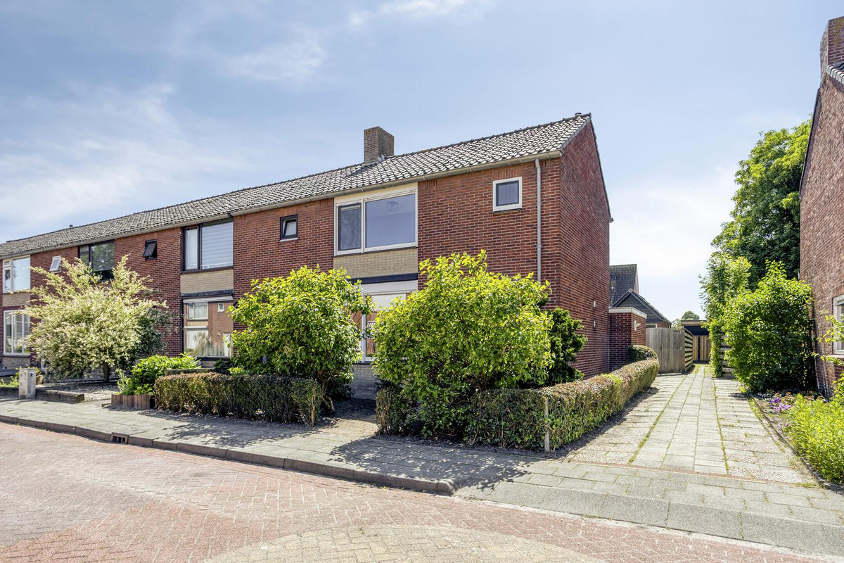 Hoekwoning te koop: Graaf Adolfstraat 17, Oude Pekela