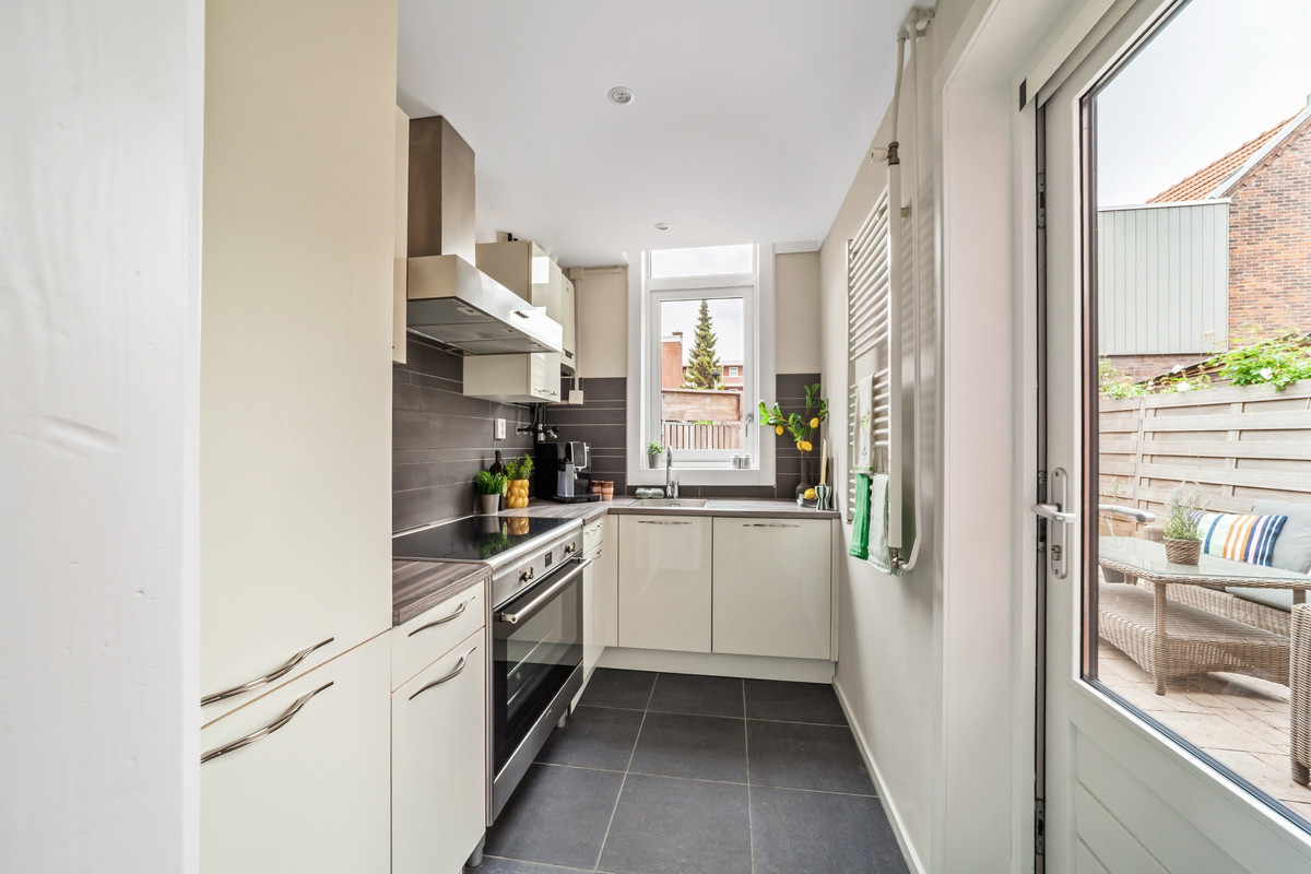 Tussenwoning te koop: Brasserskade 150, Delft
