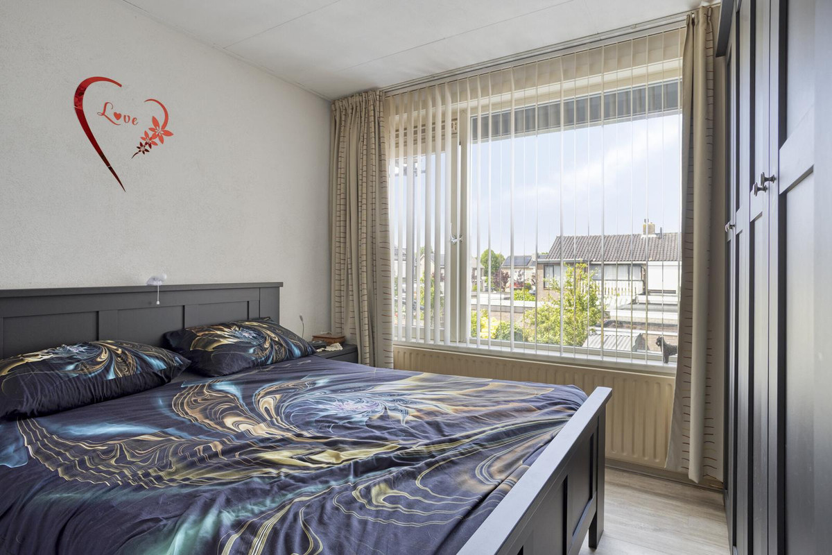 Tussenwoning te koop: Wethouder Jonkersstraat 54, Halsteren