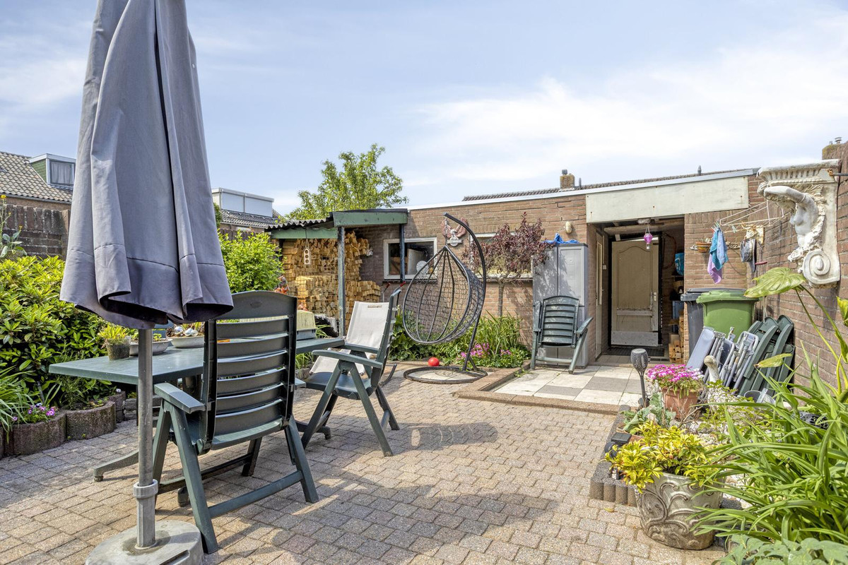 Tussenwoning te koop: Wethouder Jonkersstraat 54, Halsteren