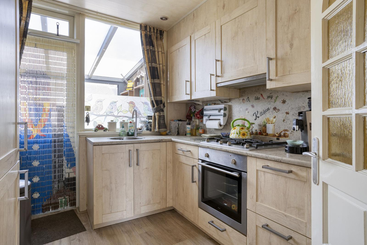 Tussenwoning te koop: Wethouder Jonkersstraat 54, Halsteren