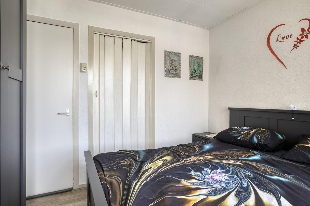 Tussenwoning te koop: Wethouder Jonkersstraat 54, Halsteren