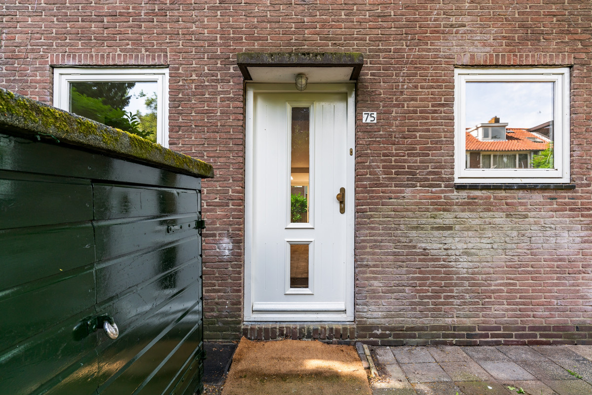 Tussenwoning te koop: van der Helstpark 75, Muiderberg