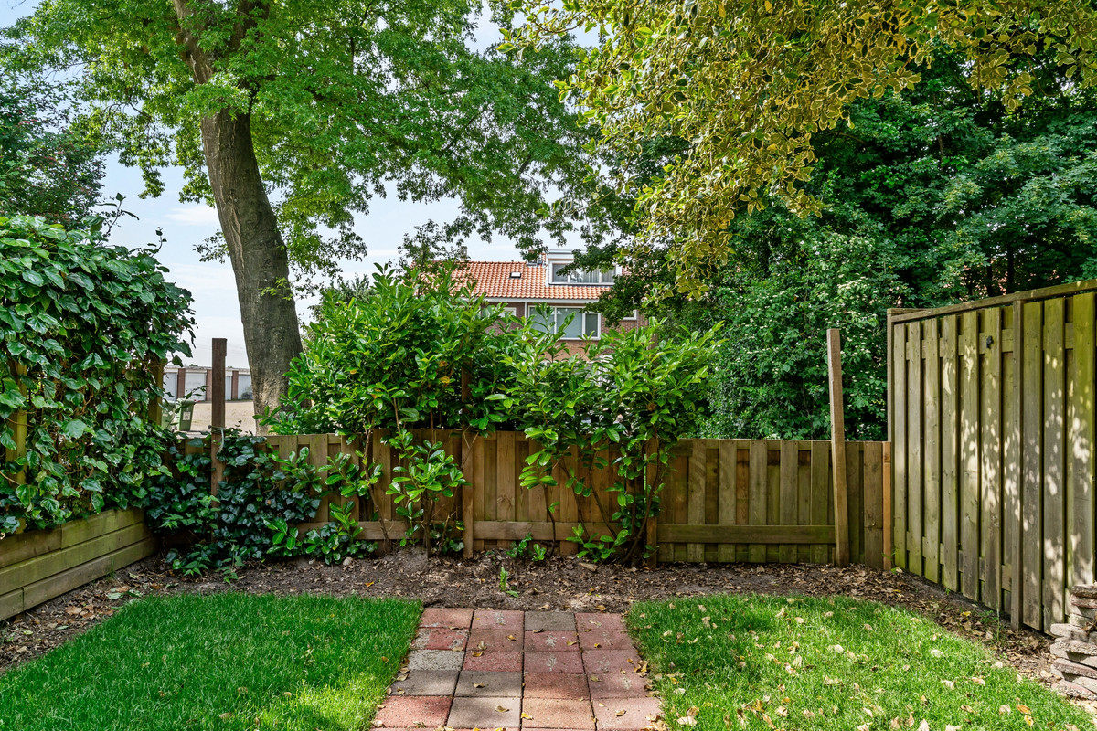 Tussenwoning te koop: van der Helstpark 75, Muiderberg