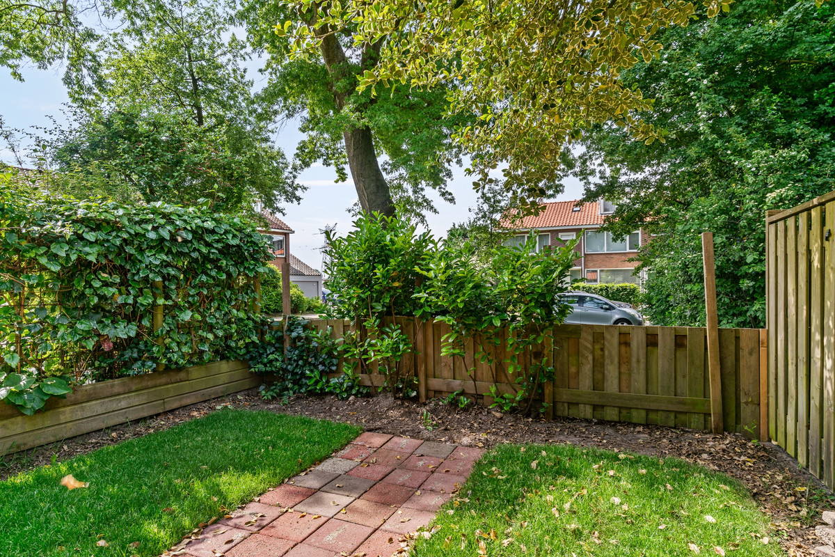 Tussenwoning te koop: van der Helstpark 75, Muiderberg