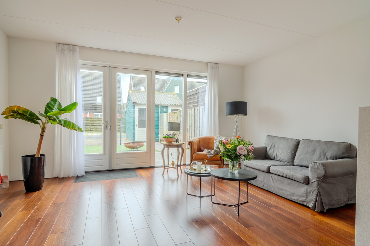 Tussenwoning te koop: Inlaagdijk 141, Zwaag