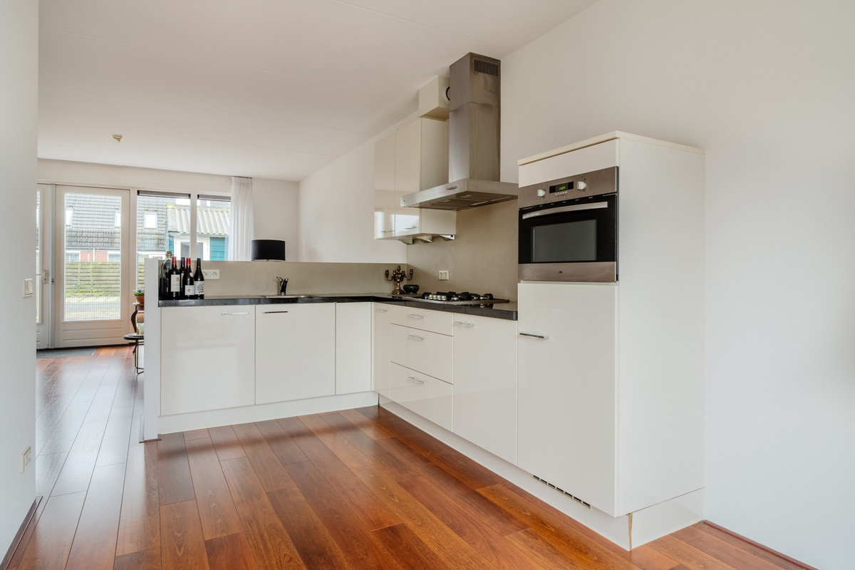 Tussenwoning te koop: Inlaagdijk 141, Zwaag