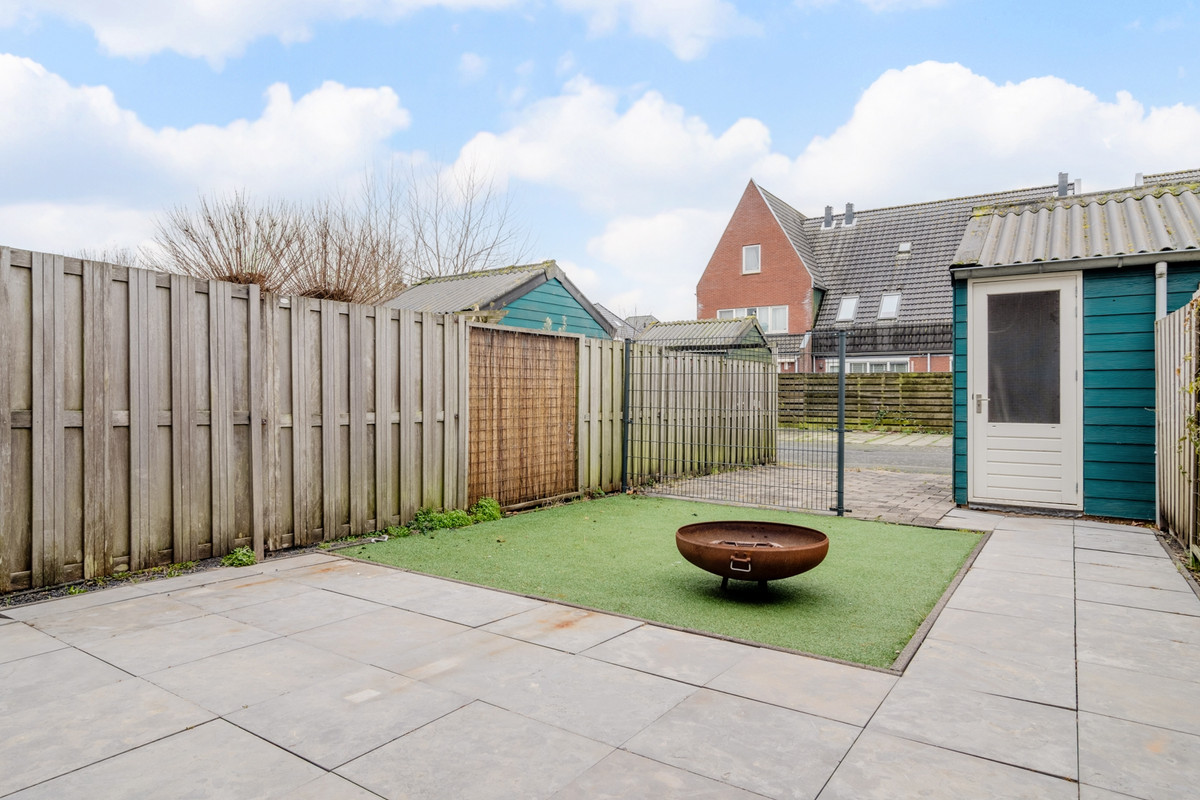 Tussenwoning te koop: Inlaagdijk 141, Zwaag