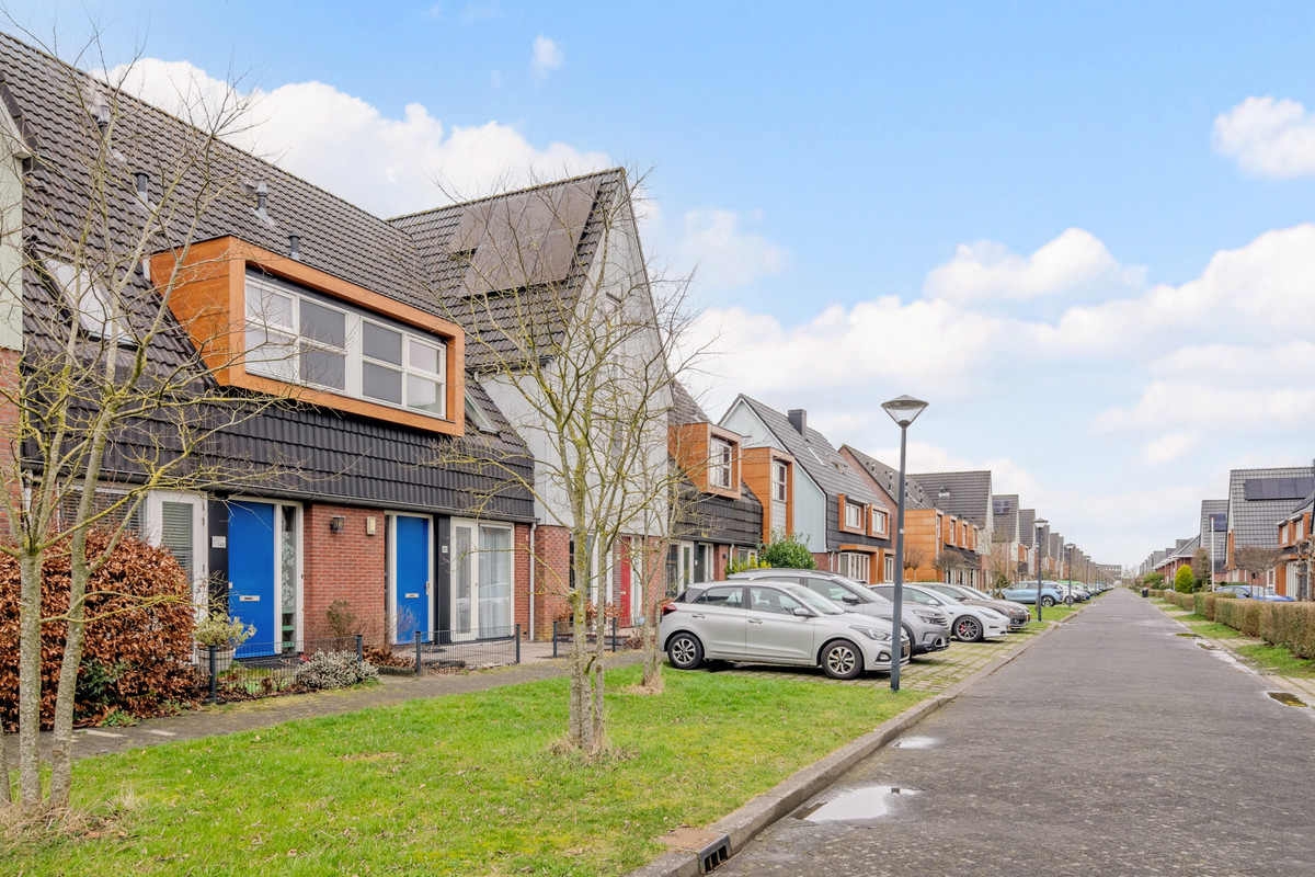 Tussenwoning te koop: Inlaagdijk 141, Zwaag