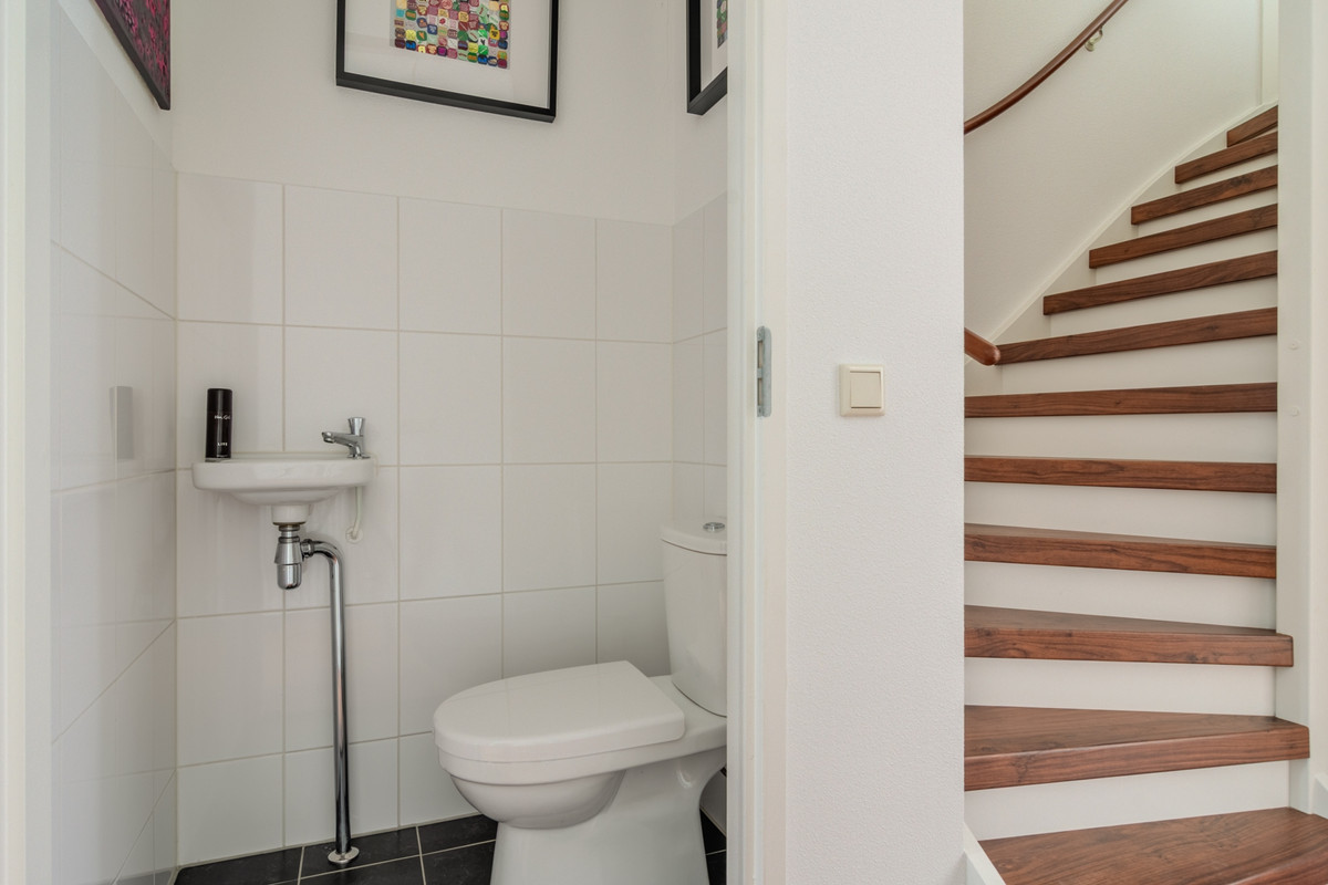 Tussenwoning te koop: Inlaagdijk 141, Zwaag
