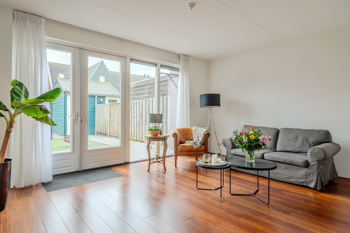 Tussenwoning te koop: Inlaagdijk 141, Zwaag