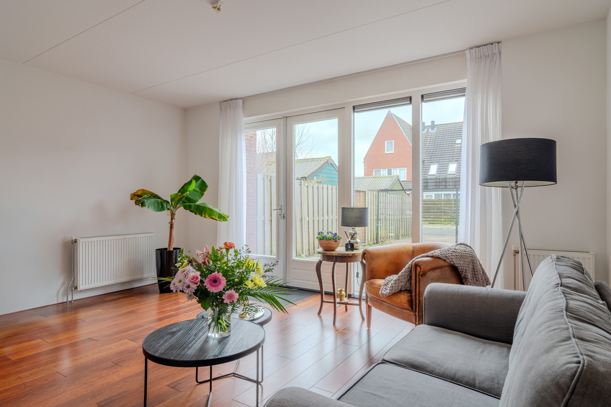 Tussenwoning te koop: Inlaagdijk 141, Zwaag