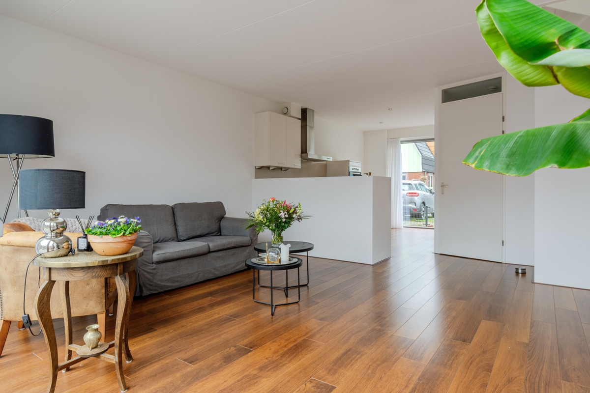 Tussenwoning te koop: Inlaagdijk 141, Zwaag