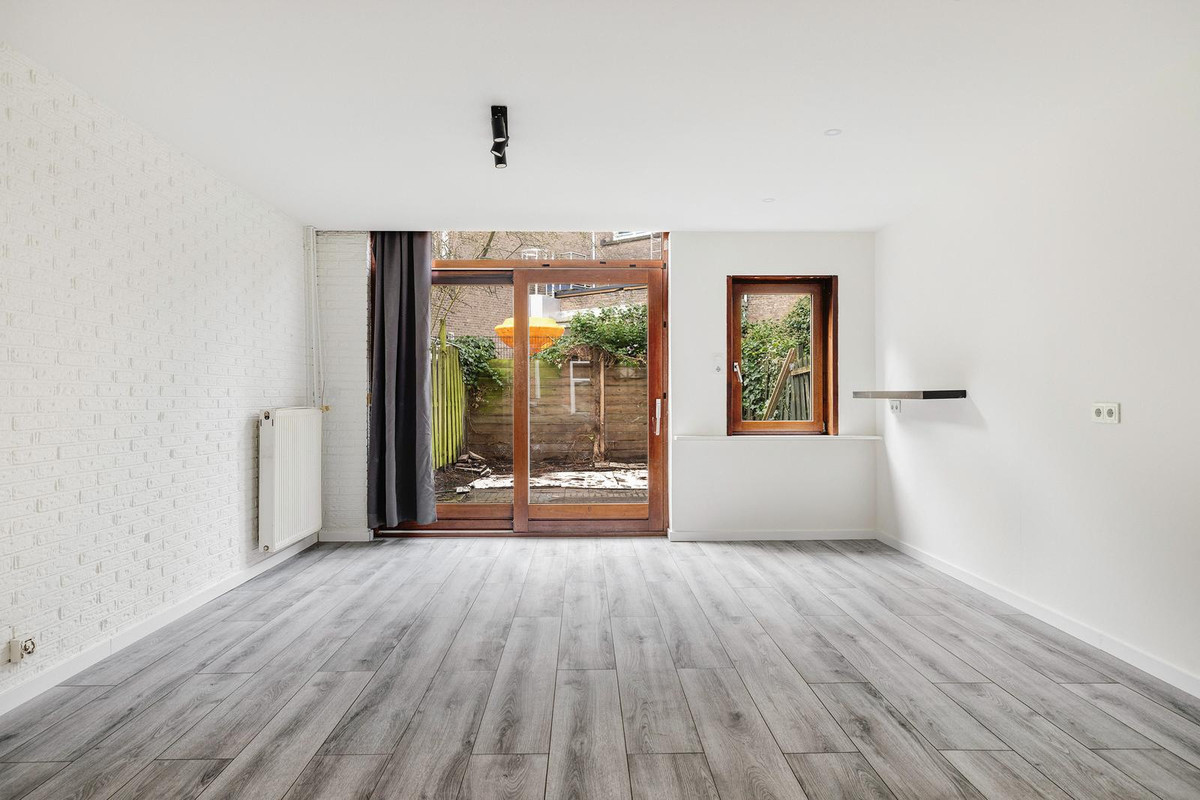 Tussenwoning te koop: Meekrapstraat 33, Rotterdam