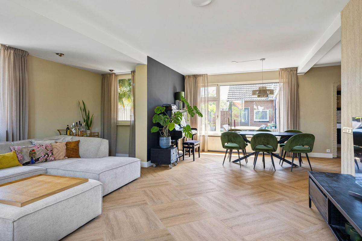 Twee-onder-één-kap te koop: Chrysantenstraat 32, Veghel