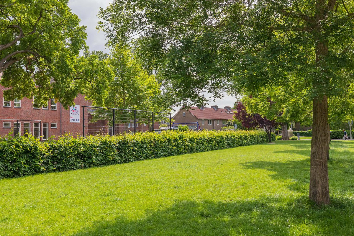 Tussenwoning te koop: Dr. De Visserlaan 20, Amstelveen