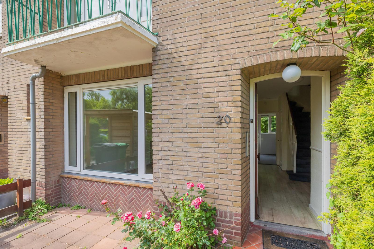 Tussenwoning te koop: Dr. De Visserlaan 20, Amstelveen