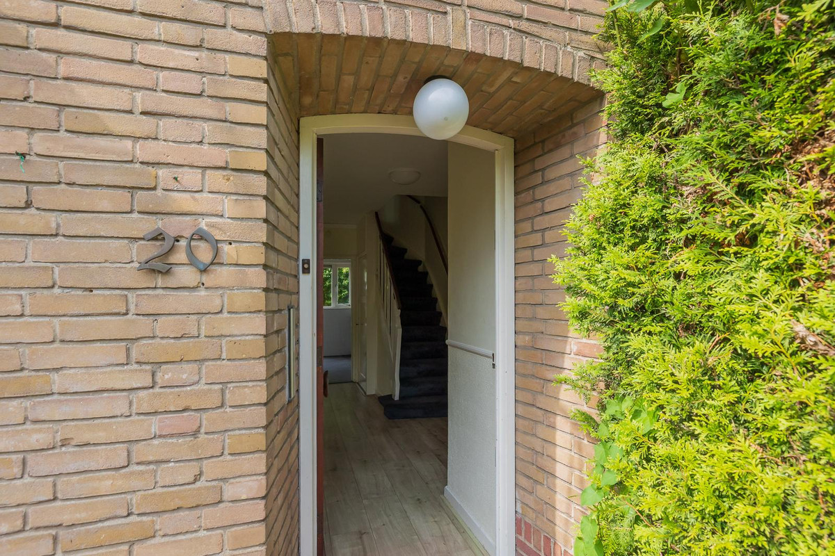 Tussenwoning te koop: Dr. De Visserlaan 20, Amstelveen