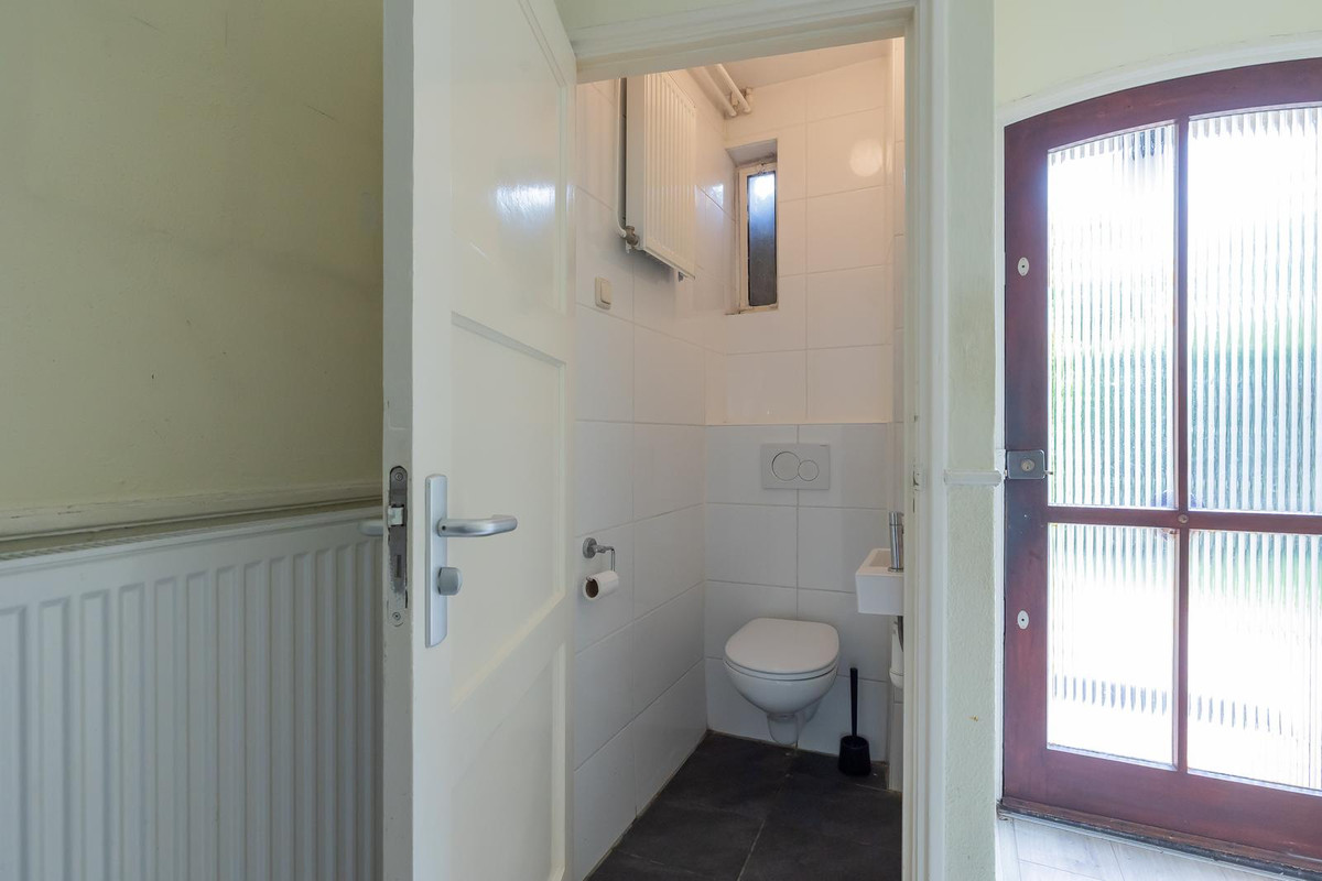 Tussenwoning te koop: Dr. De Visserlaan 20, Amstelveen