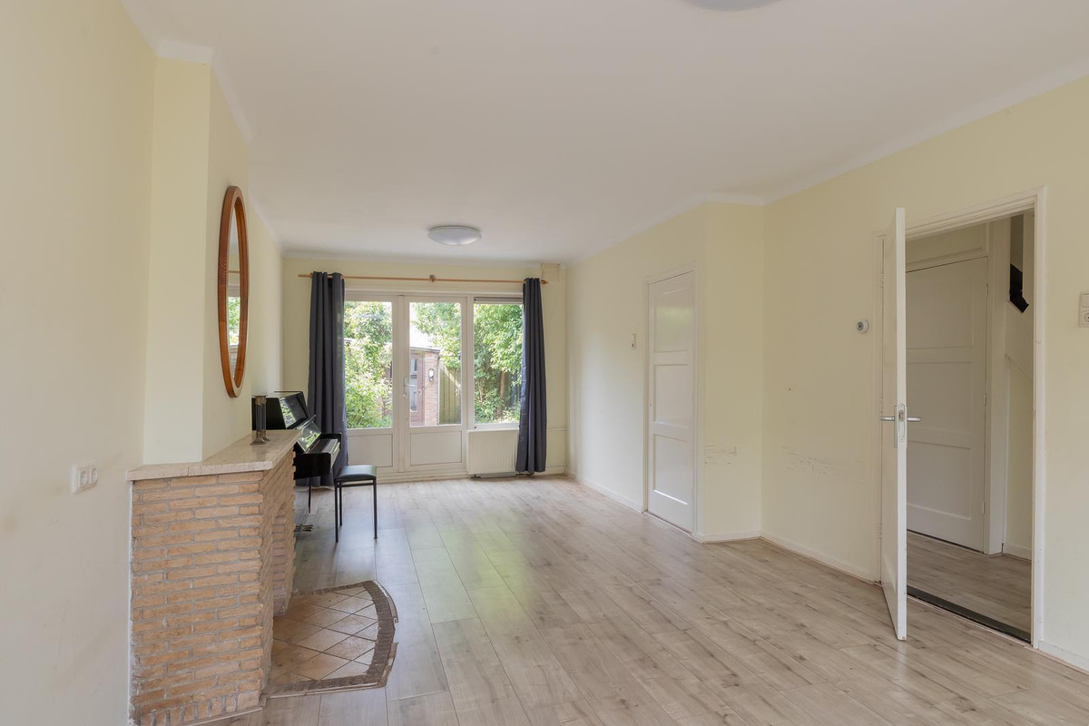 Tussenwoning te koop: Dr. De Visserlaan 20, Amstelveen