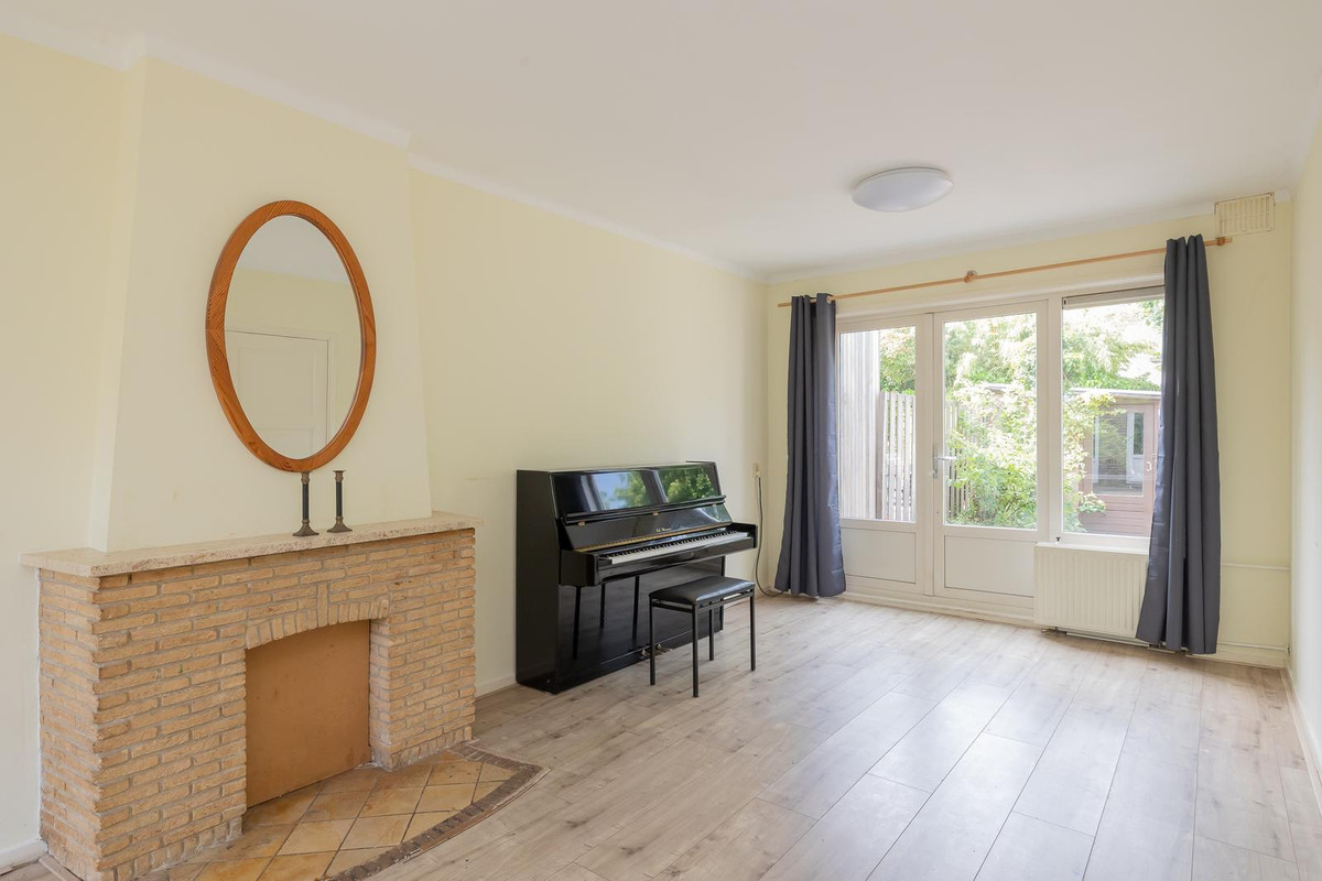 Tussenwoning te koop: Dr. De Visserlaan 20, Amstelveen