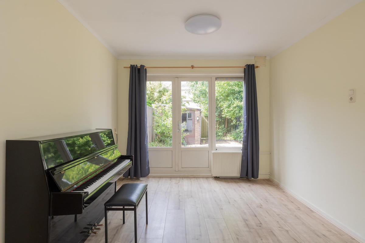 Tussenwoning te koop: Dr. De Visserlaan 20, Amstelveen