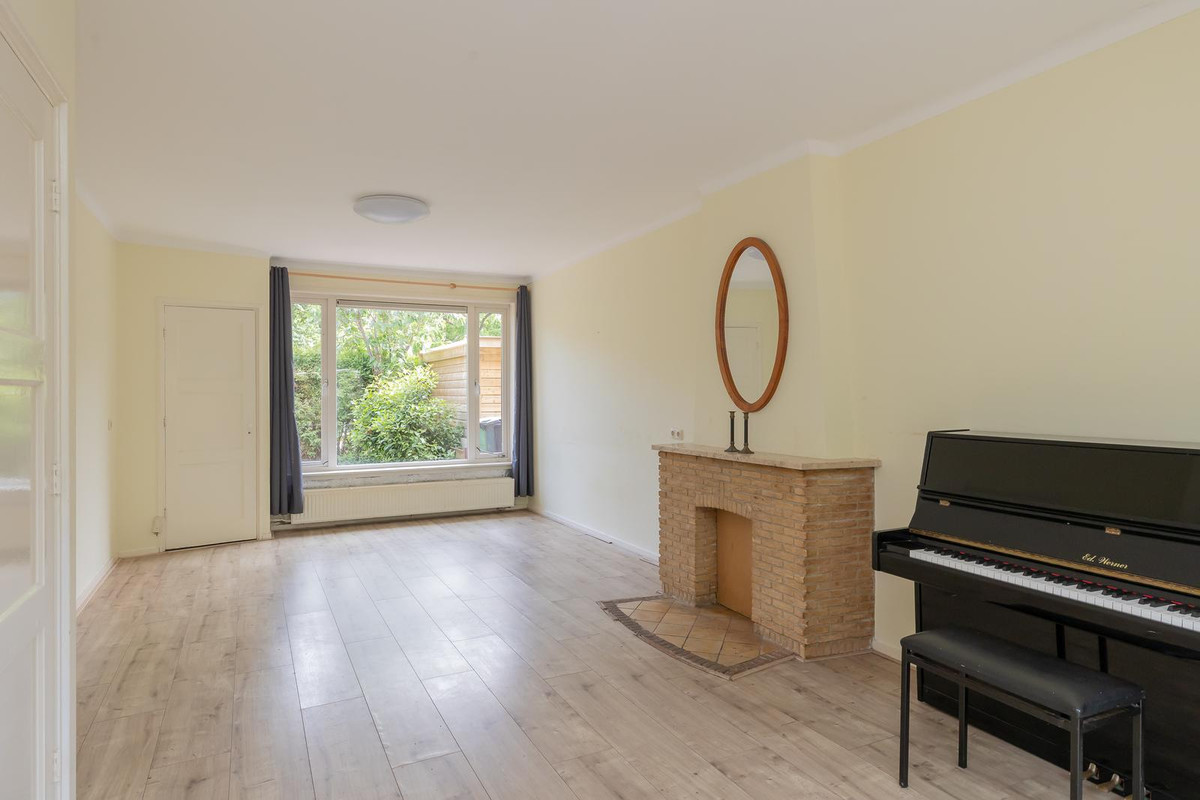 Tussenwoning te koop: Dr. De Visserlaan 20, Amstelveen