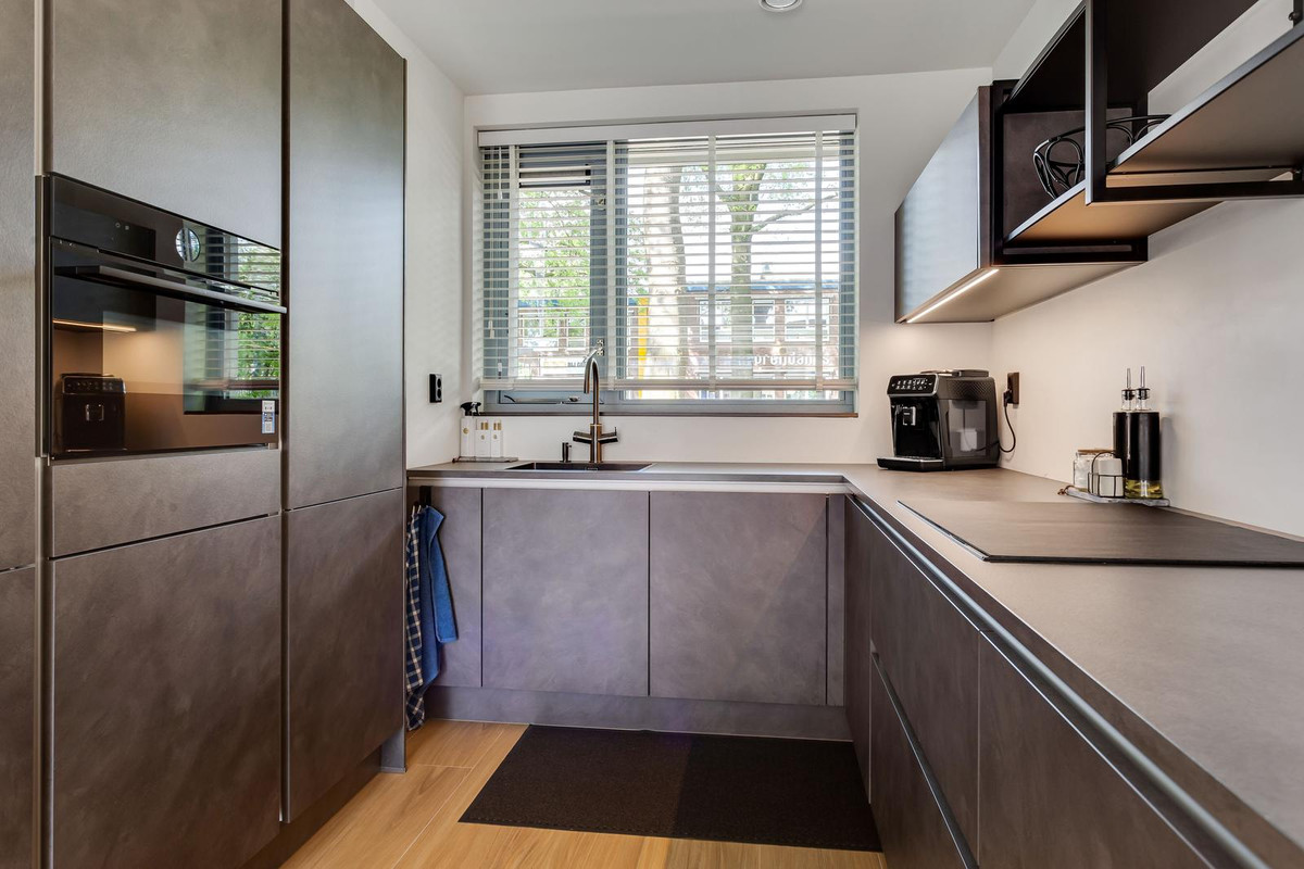 Tussenwoning te koop: Lijsterstraat 232, Enschede