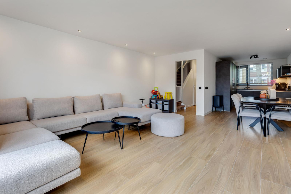 Tussenwoning te koop: Lijsterstraat 232, Enschede