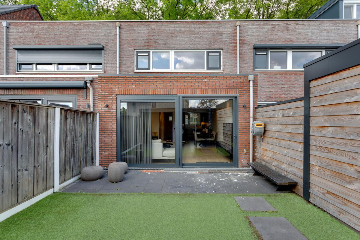 Tussenwoning te koop: Lijsterstraat 232, Enschede