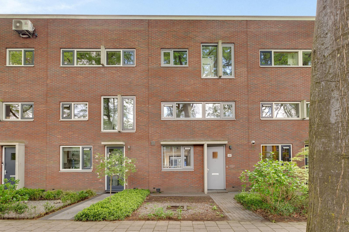 Tussenwoning te koop: Lijsterstraat 232, Enschede