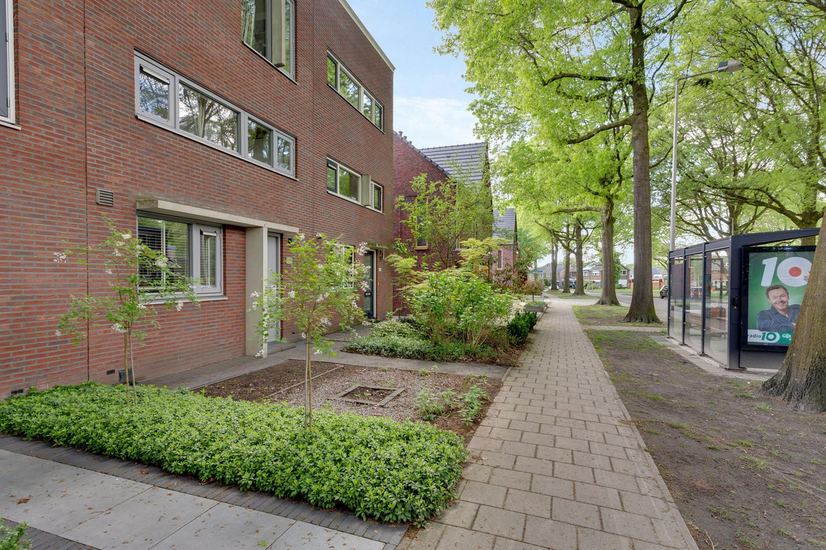 Tussenwoning te koop: Lijsterstraat 232, Enschede