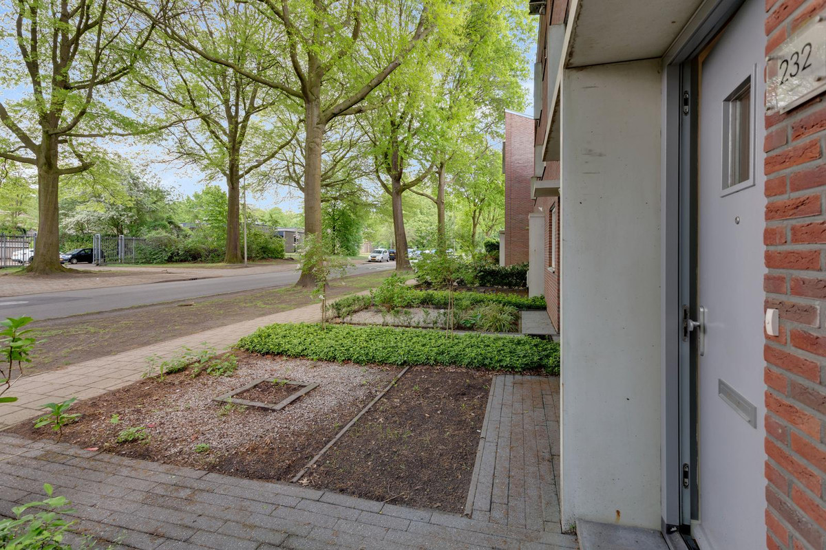 Tussenwoning te koop: Lijsterstraat 232, Enschede