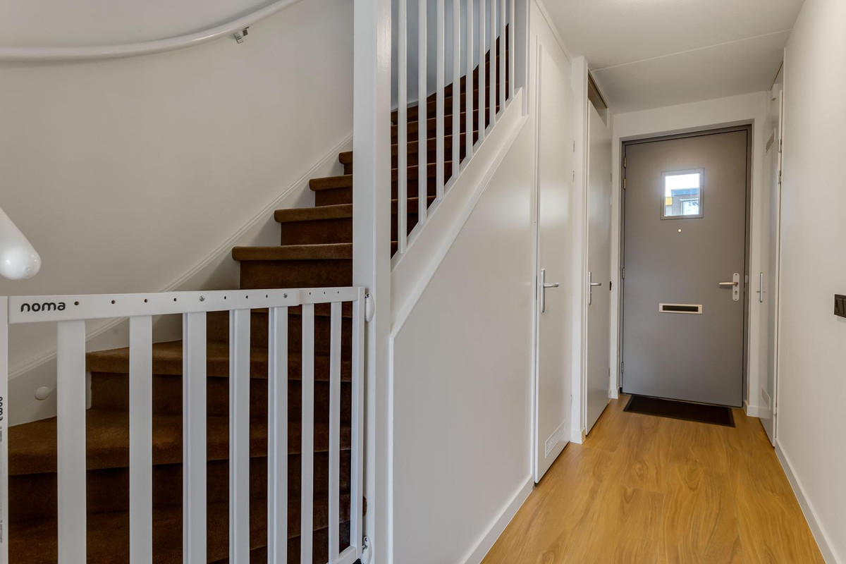 Tussenwoning te koop: Lijsterstraat 232, Enschede