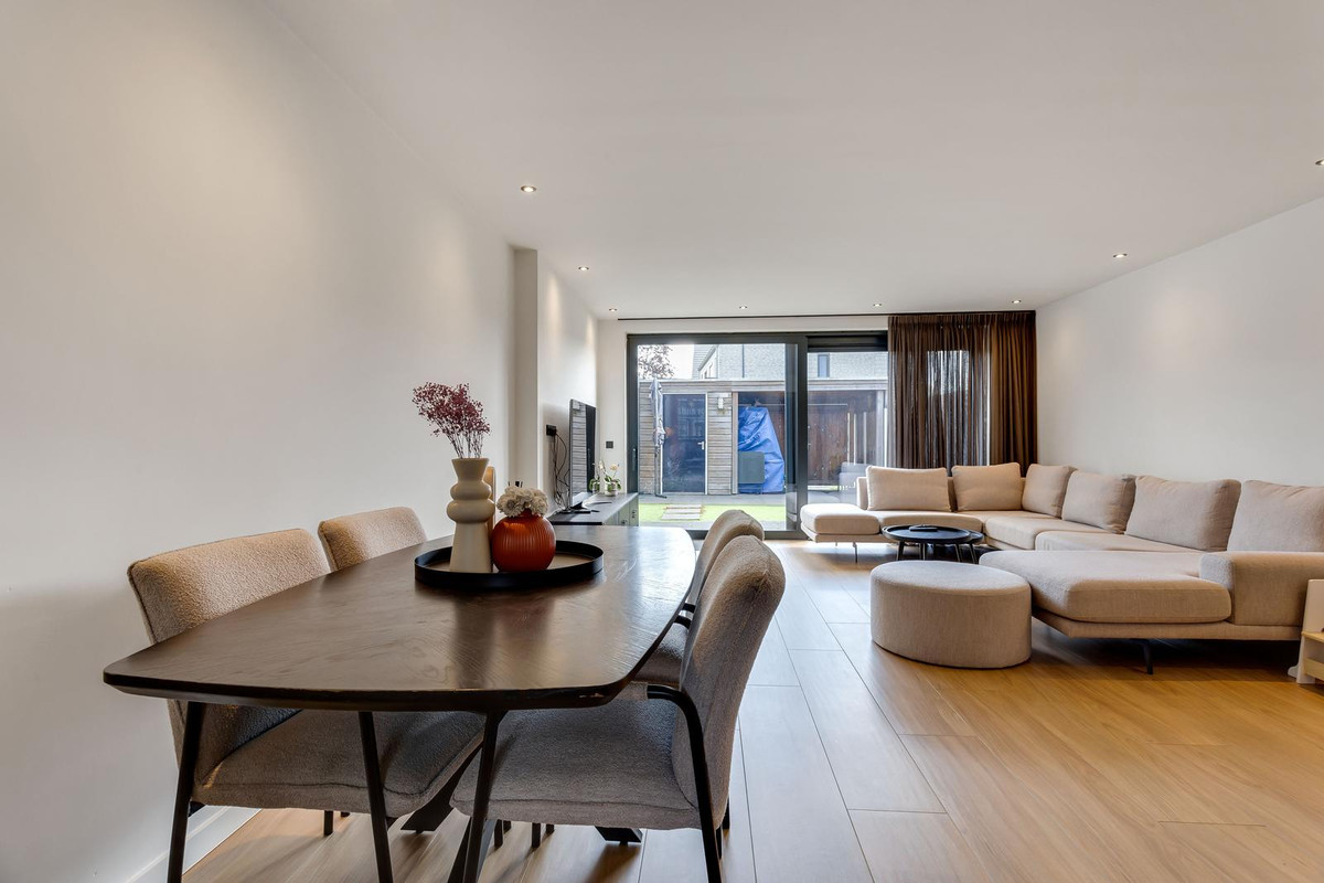 Tussenwoning te koop: Lijsterstraat 232, Enschede