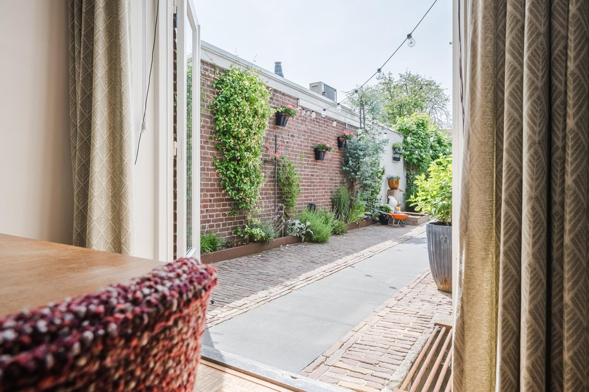 Tussenwoning te koop: Bataviastraat 19, Tilburg