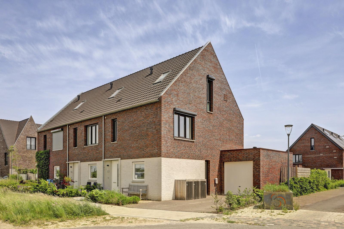 Hoekwoning te koop: Aarlesche Erven 134, Best