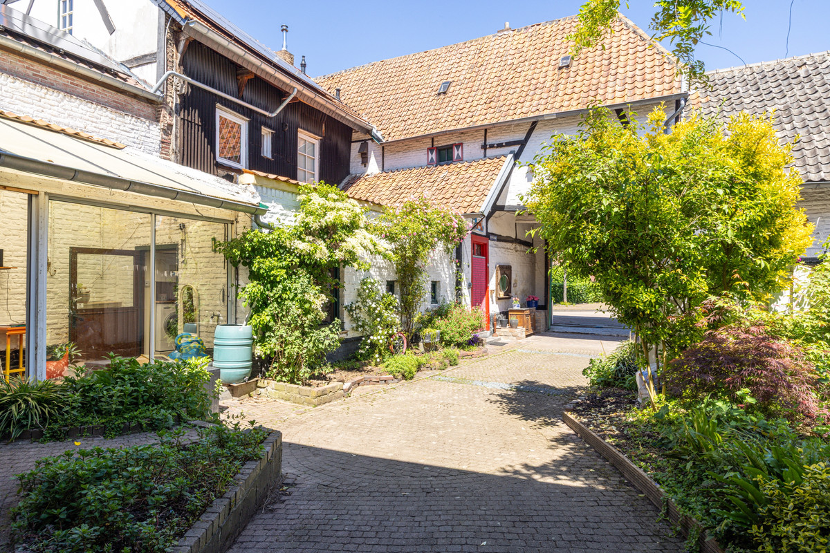 Tussenwoning te koop: Dorpstraat 1, Oirsbeek