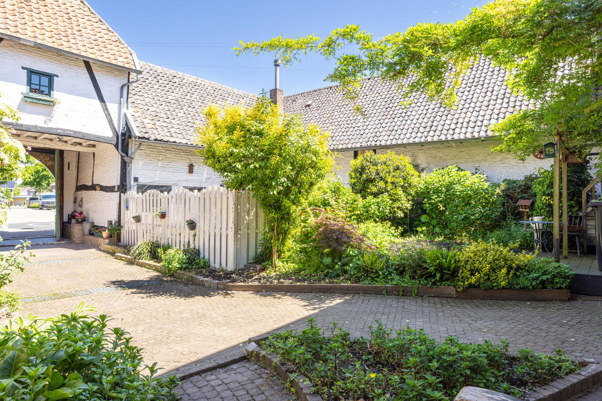 Tussenwoning te koop: Dorpstraat 1, Oirsbeek