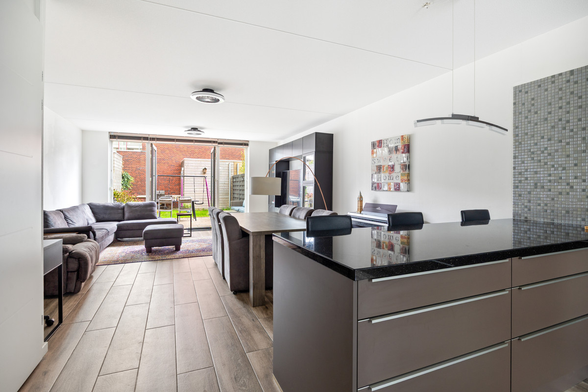 Tussenwoning te koop: Mariënpark 155, Leidschendam