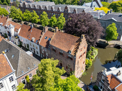 Muurhuizen 25