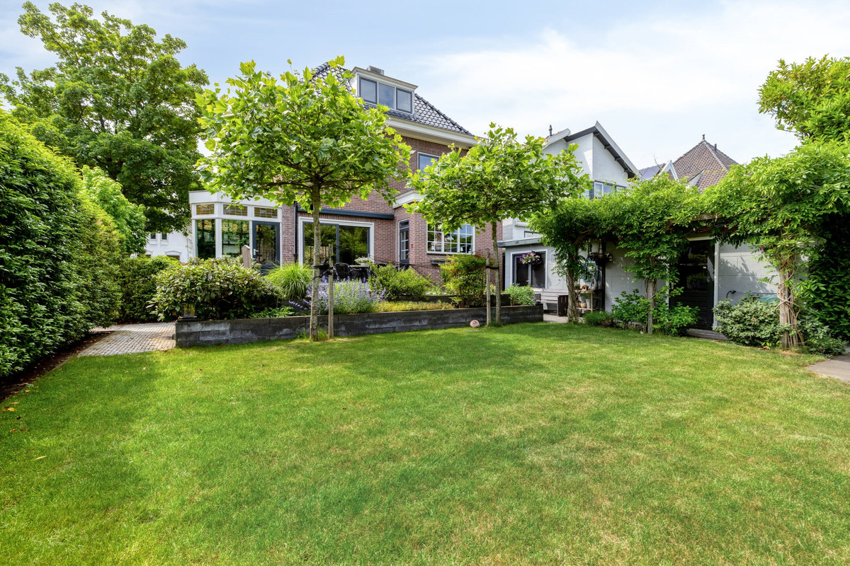 Vrijstaande woning te koop: Vondellaan 83, Beverwijk