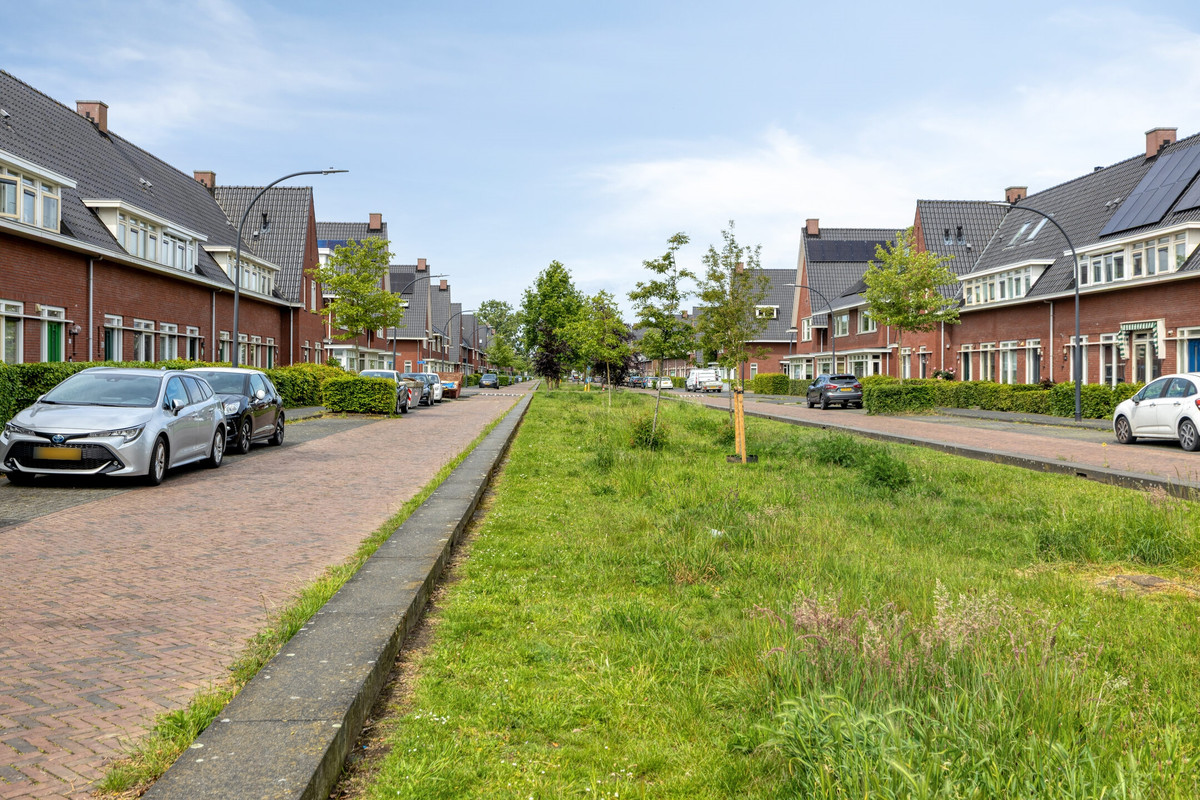 Tussenwoning te koop: Valkenswaardstraat 60, Tilburg