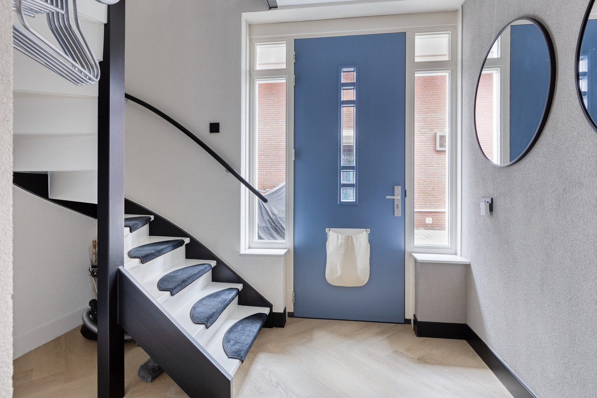 Tussenwoning te koop: Valkenswaardstraat 60, Tilburg
